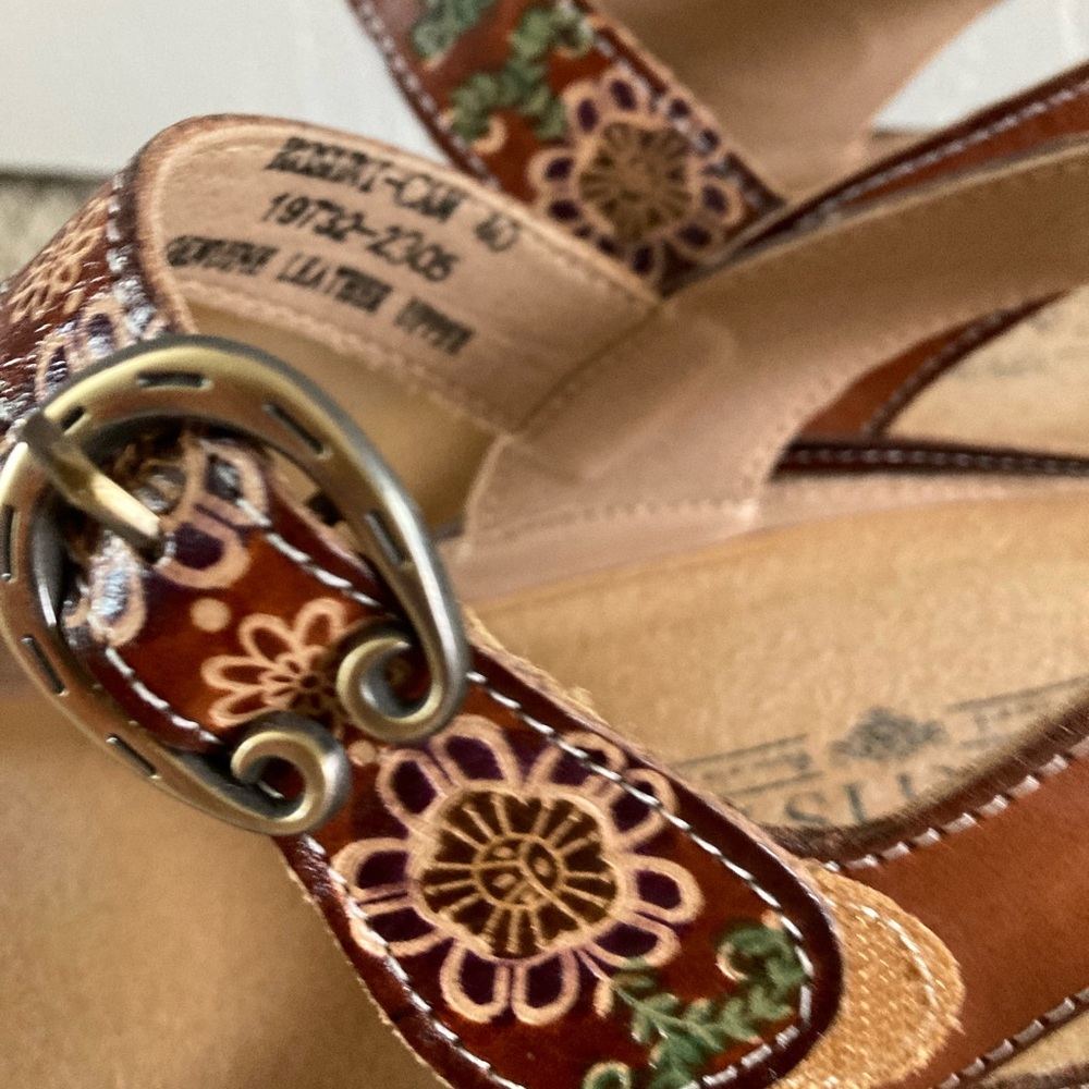 L'Artiste by Spring Step Floral Brown Sandals - Picture 4 of 4